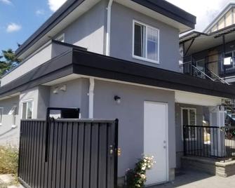 Great Place to Stay - Vancouver - Building