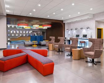 GLō Best Western Enid OK Downtown/Convention Center Hotel - Enid - Lounge