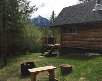 Cozy Cabin in the Rockies - Golden - Patio