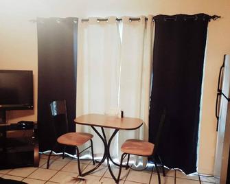 Beach More Worry Less - Greater Northdale - Comedor