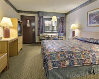 Travelodge Commerce Los Angeles area - Commerce - Slaapkamer