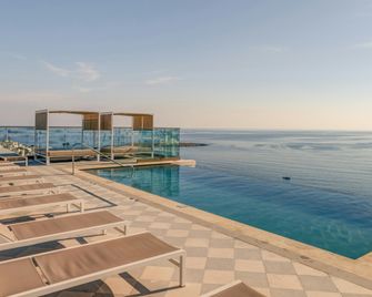 إيهس أوديسي هوتل - Saint Paul’s Bay - حوض السباحة