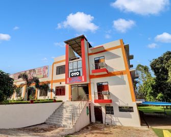Hotel O Gayatri Parks - Bijnor - Building