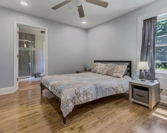 S. Circle - Beautifully Restored Home - Salem - Habitación