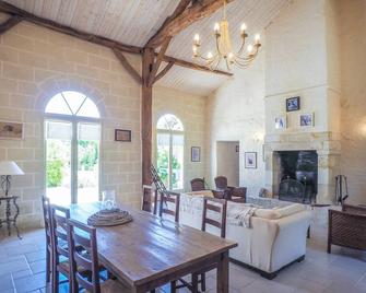 Holiday Home in Saint-Laurent-de-la-Salle with Pool - Saint-Laurent-de-la-Salle - Comedor