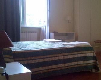 Hotel Le Grazie - Portovenere - Bedroom