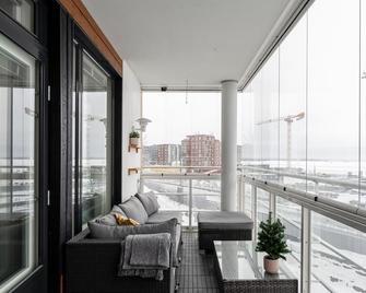 Homelike 1BR Apartment with Sauna, Balcony & Free Parking - Tampere - Balkon