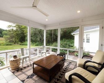 Berkshire Vacation Rentals: Private Estate Heated Yearround Outdoor Pool - Chatham - Living room