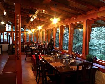 Van Serai - Binsar - Restaurante