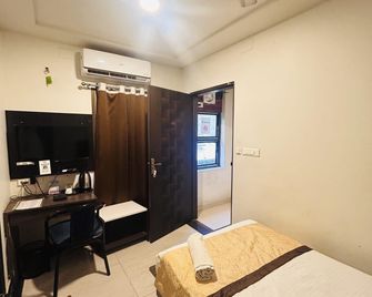 Hotel Gowtham - Kakinada - Bedroom