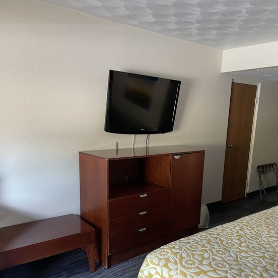 The Royal Inn & Suites image 1