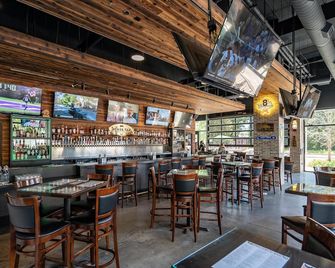 Lodgeur at Mid Main Lofts - Houston - Bar