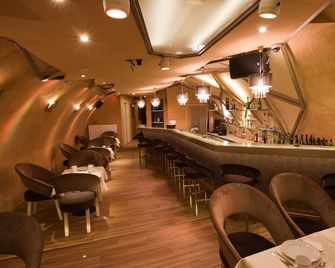 Barokk Hotel Promenád - גיור - בר