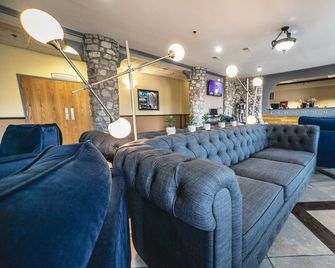 The Stone Castle Hotel and Conference Center - ברנסון - טרקלין
