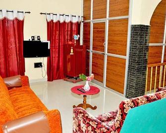 Green Mount Cottages - Kalpetta - Huiskamer
