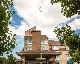Monte Carlo Inn Brampton Suites - Brampton - Bâtiment