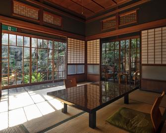 Asahikan - Kawakami - Eetruimte