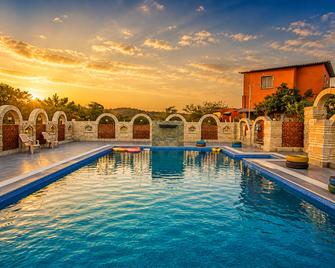 Gir Wildtrack Lodge - into The Deep Wild - Sasan Gir - Piscina