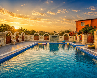 Gir Wildtrack Lodge - into The Deep Wild - Sasan Gir - Pool