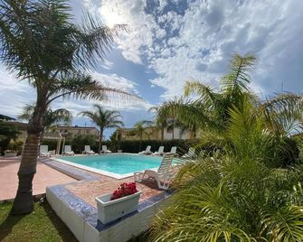 Verter Home B&B - Isola di Capo Rizzuto - Zwembad