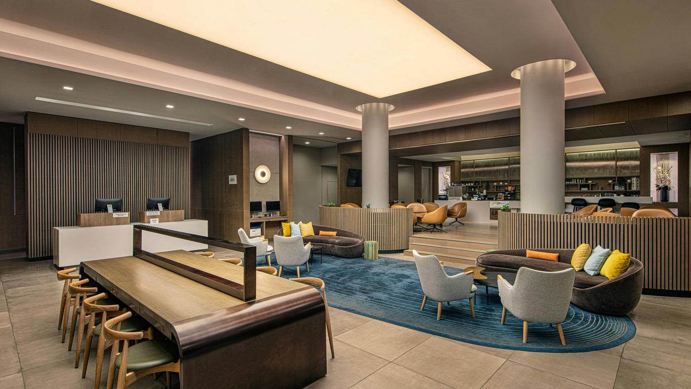 Sheraton LaGuardia East Hotel