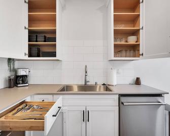 Summit Lofts, Extra Large Executive Suite, #210 - Mount Shasta - Cucina