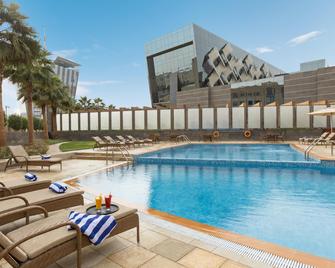 Crowne Plaza Riyadh Rdc Hotel & Convention, An IHG Hotel - ריאד - בריכה