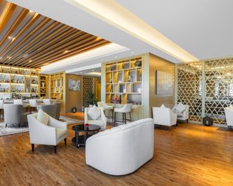 V Hotel Dubai, Curio Collection by Hilton - Dubai - Lounge