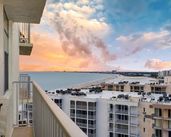Estero Beach & Tennis 1201-A by Sun Palace Vacations - Fort Myers Beach - Balcón
