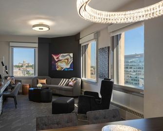 Renaissance Des Moines Savery Hotel - דה מואן - סלון
