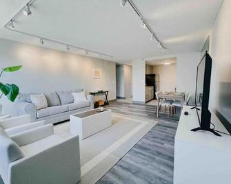 Downtown Hartford Condo - Ciy Center - Prime Location - Hartford - Living room