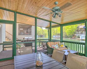 Screened Porch and Grill Waterfront Landrum Cottage - Landrum - Restaurant