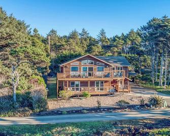 Miss Olena - Seal Rock - Building