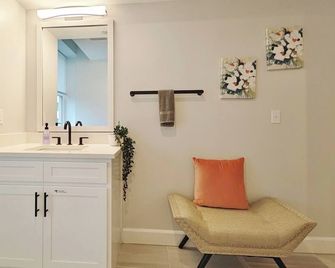 Fun Cozy Apts - 1 25 Mile Walk To Tiaa Bnk Fld - Jacksonville