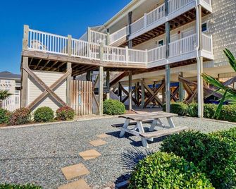 Unit 205SD at Tiffany's Motel - Surf City - Patio
