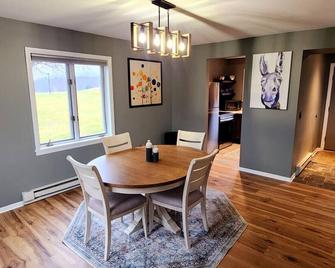 Suss View Suites-Nicols Ledge. - Waterbury - Essbereich