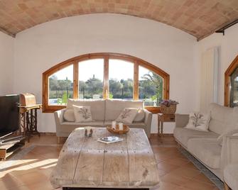 Costa Brava Apartment, Casa Empordà, private pool, barbecue, beaches - Ventalló - Sala de estar