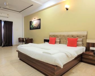Hotel Om Inn - Talegaon Dabhade - Talegaon Dābhāde