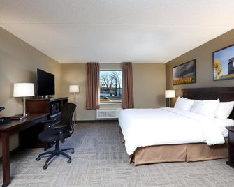 Canad Inns Destination Centre Transcona - Winnipeg - Bedroom
