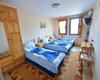 Family Hotel Varusha - Veliko Tarnovo - Bedroom