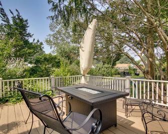 1915 Historic Cambridge Property with Fire Pit! - Cambridge - Balcony