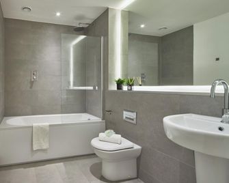 Finlays Yard by Veeve - Manchester - Bathroom