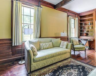 16 Mi to Baltimore Spacious Home in Owings Mills! - Owings Mills