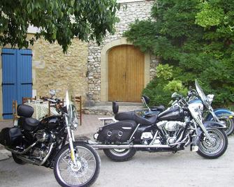 Gîte des Figourières - Sainte-Anastasie - Patio