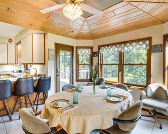 Spacious Beloit Retreat Close to Parks and Trails! - Beloit - Dining room