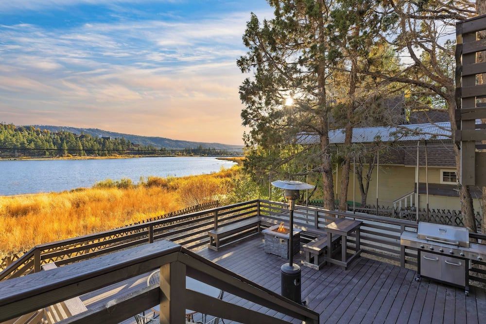 Viewtopia by Avantstay Lakefront Views Hot Tub - Big Bear