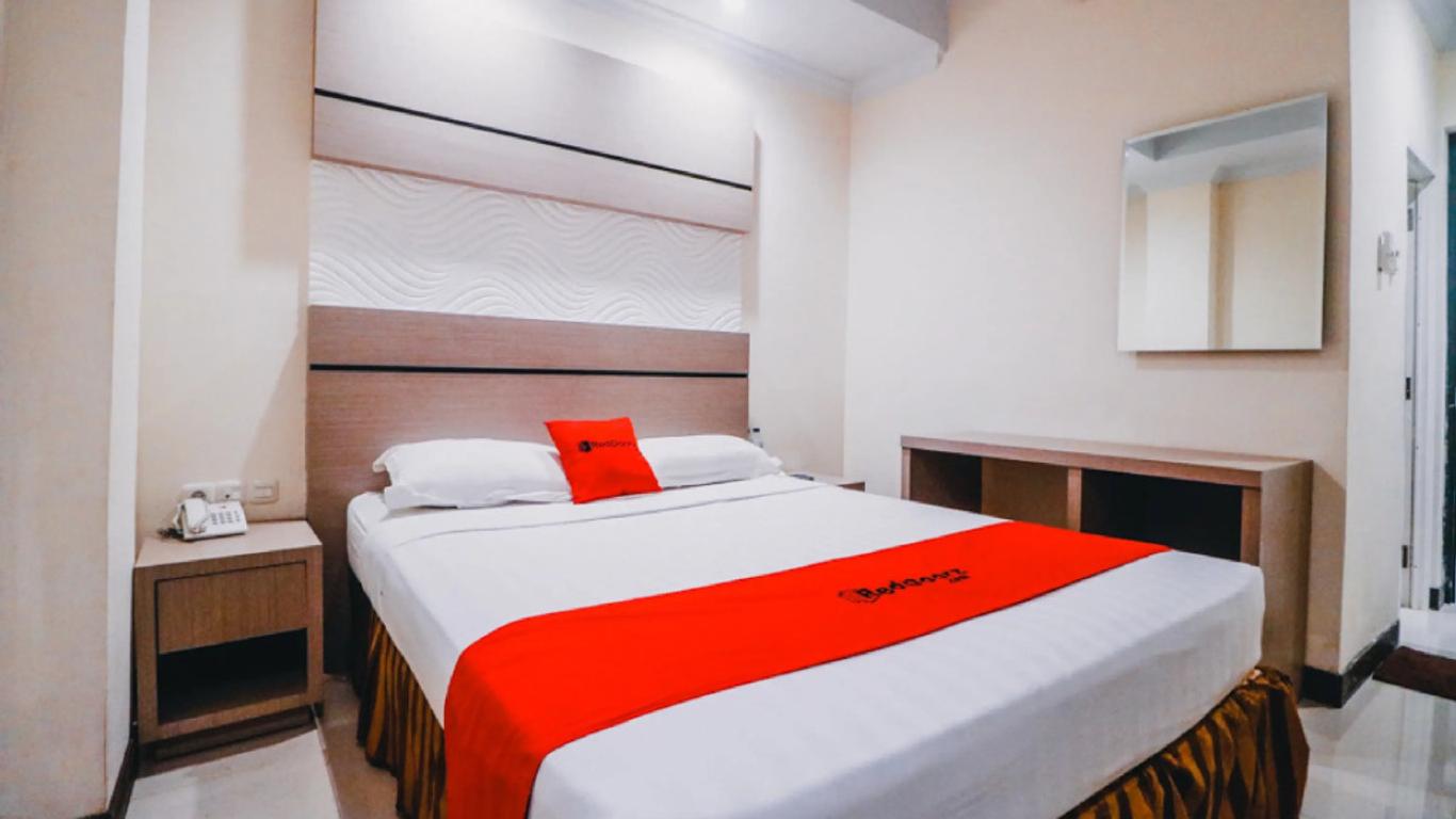 RedDoorz Plus near Makassar Town Square