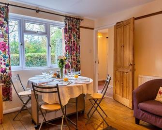 Finest Retreats - Glebe Cottage - Wellington - Dining room