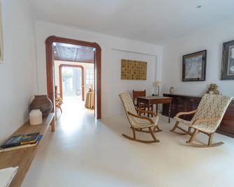 Ca Sa Padrina d`Arta-Turiso de interior - Artà - Comedor