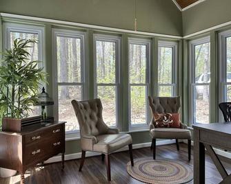 \'The Hidden Gem\' private setting near Lake Ouachita, Mount Ida, & Hot Springs - Mount Ida - Sala de estar